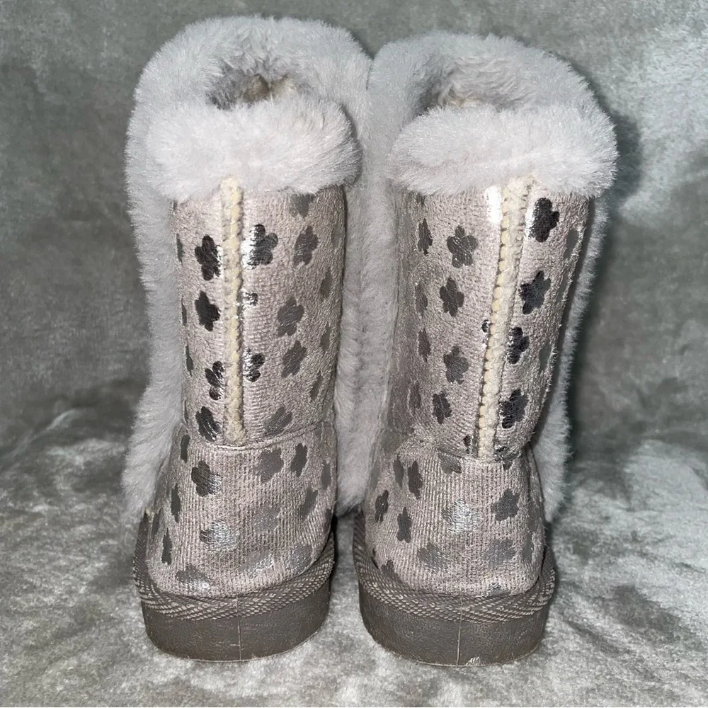 Olivia Miller Girls Gray Silver Flower Slipper Boots Size 12 Cozy Winter